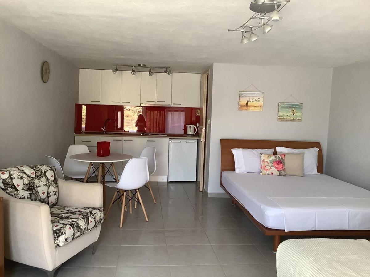 Sunny Iraklitsa Apartment