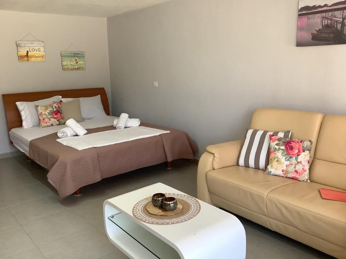 Sunny Iraklitsa Apartment *